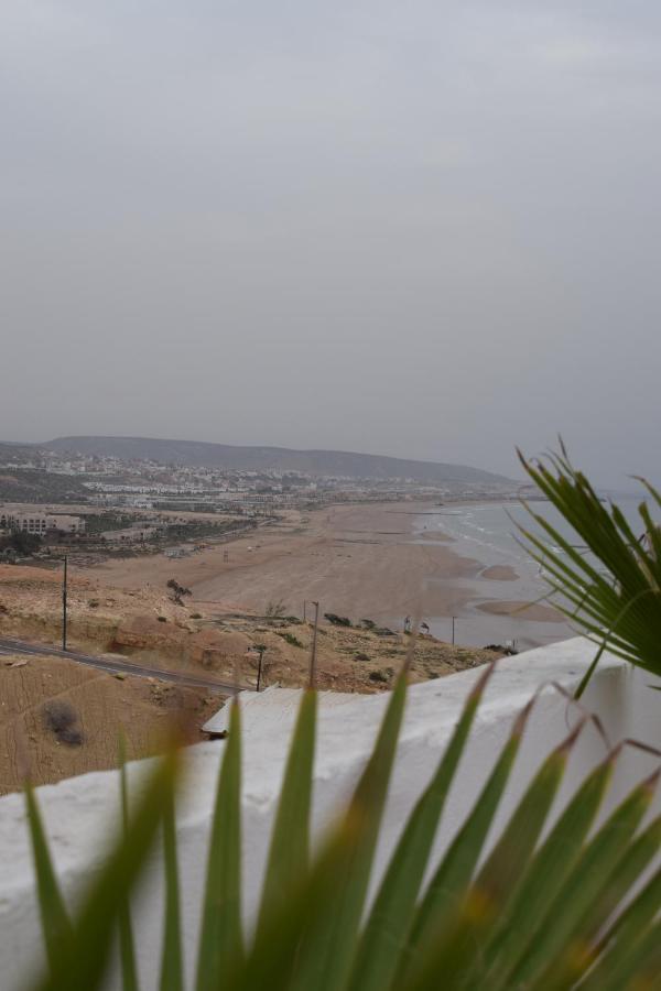 Готель Sunny Wave Taghazout Surf & Yoga Екстер'єр фото